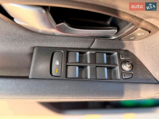 Червоний Ленд Ровер Рендж Ровер Евок, об'ємом двигуна 2 л та пробігом 104 тис. км за 26790 $, фото 22 на Automoto.ua