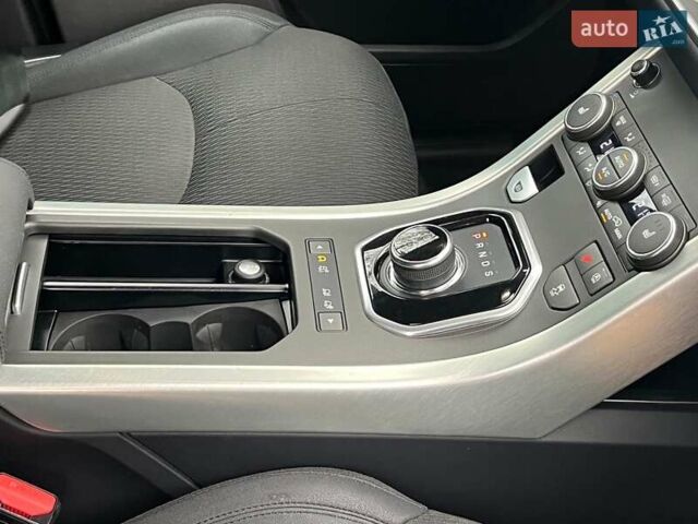 Червоний Ленд Ровер Рендж Ровер Евок, об'ємом двигуна 2 л та пробігом 97 тис. км за 22990 $, фото 18 на Automoto.ua