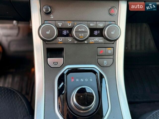 Червоний Ленд Ровер Рендж Ровер Евок, об'ємом двигуна 2 л та пробігом 104 тис. км за 26790 $, фото 24 на Automoto.ua