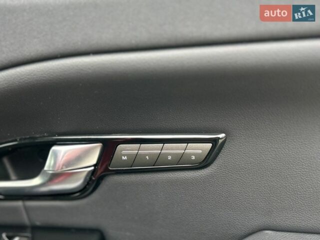 Красный Ленд Ровер Рендж Ровер Эвок, объемом двигателя 2 л и пробегом 118 тыс. км за 20200 $, фото 18 на Automoto.ua