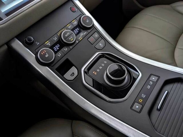 Червоний Ленд Ровер Рендж Ровер Евок, об'ємом двигуна 2 л та пробігом 97 тис. км за 15000 $, фото 10 на Automoto.ua