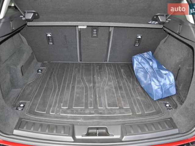 Червоний Ленд Ровер Рендж Ровер Евок, об'ємом двигуна 2 л та пробігом 35 тис. км за 39900 $, фото 37 на Automoto.ua