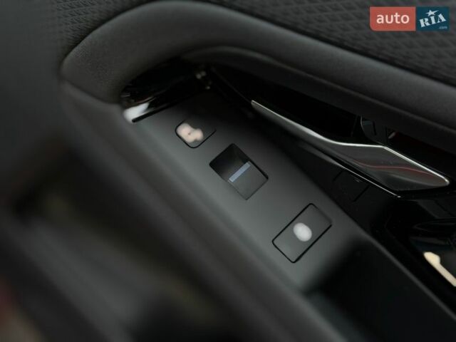 Червоний Ленд Ровер Рендж Ровер Евок, об'ємом двигуна 2 л та пробігом 88 тис. км за 28900 $, фото 29 на Automoto.ua