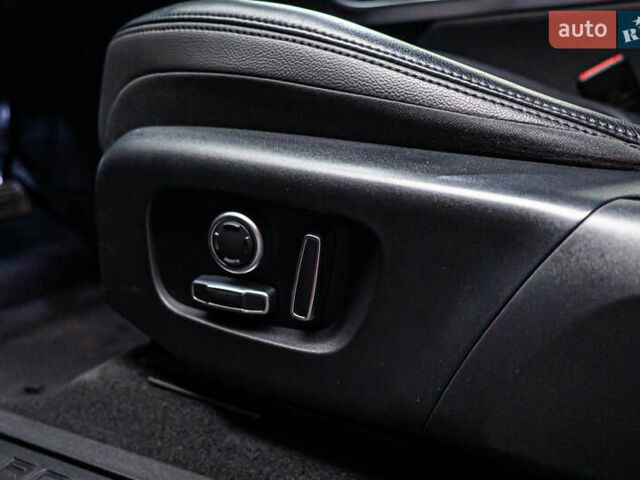 Красный Ленд Ровер Рендж Ровер Эвок, объемом двигателя 2 л и пробегом 77 тыс. км за 37799 $, фото 14 на Automoto.ua