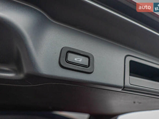 Красный Ленд Ровер Рендж Ровер Эвок, объемом двигателя 2 л и пробегом 77 тыс. км за 37799 $, фото 22 на Automoto.ua