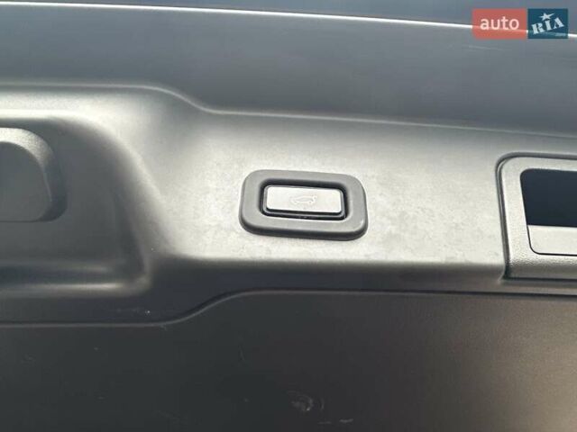 Червоний Ленд Ровер Рендж Ровер Евок, об'ємом двигуна 2 л та пробігом 32 тис. км за 45999 $, фото 17 на Automoto.ua