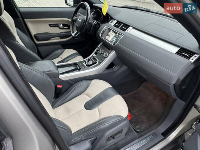 Жовтий Ленд Ровер Рендж Ровер Евок, об'ємом двигуна 2.18 л та пробігом 183 тис. км за 18950 $, фото 31 на Automoto.ua