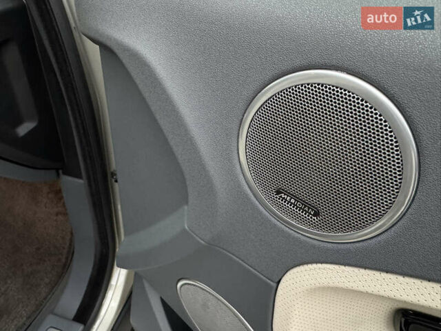 Жовтий Ленд Ровер Рендж Ровер Евок, об'ємом двигуна 2.18 л та пробігом 183 тис. км за 18950 $, фото 34 на Automoto.ua