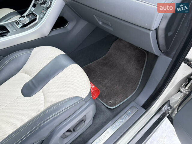 Жовтий Ленд Ровер Рендж Ровер Евок, об'ємом двигуна 2.18 л та пробігом 183 тис. км за 18750 $, фото 24 на Automoto.ua