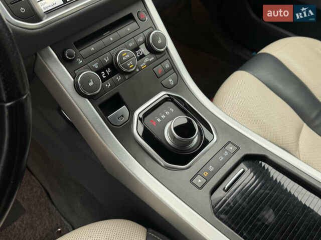 Жовтий Ленд Ровер Рендж Ровер Евок, об'ємом двигуна 2.18 л та пробігом 183 тис. км за 18950 $, фото 30 на Automoto.ua