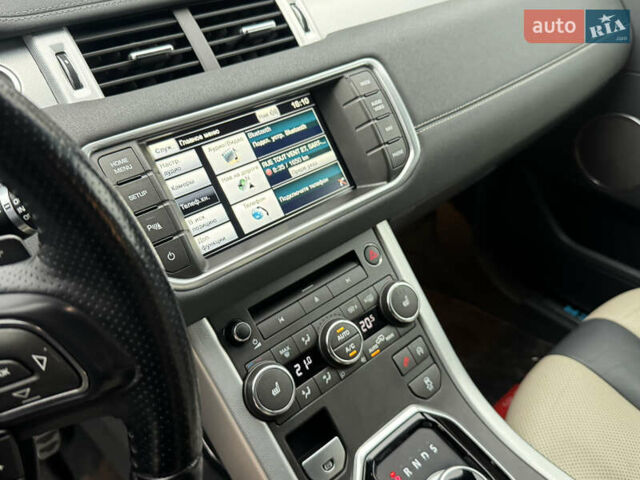 Жовтий Ленд Ровер Рендж Ровер Евок, об'ємом двигуна 2.18 л та пробігом 183 тис. км за 18950 $, фото 28 на Automoto.ua