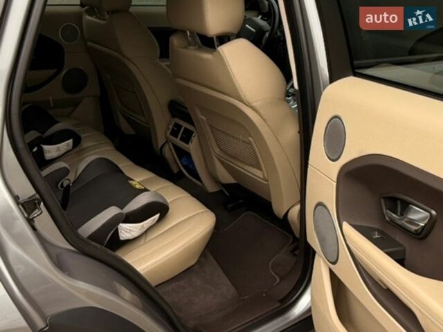 Сірий Ленд Ровер Рендж Ровер Евок, об'ємом двигуна 2 л та пробігом 280 тис. км за 14800 $, фото 26 на Automoto.ua