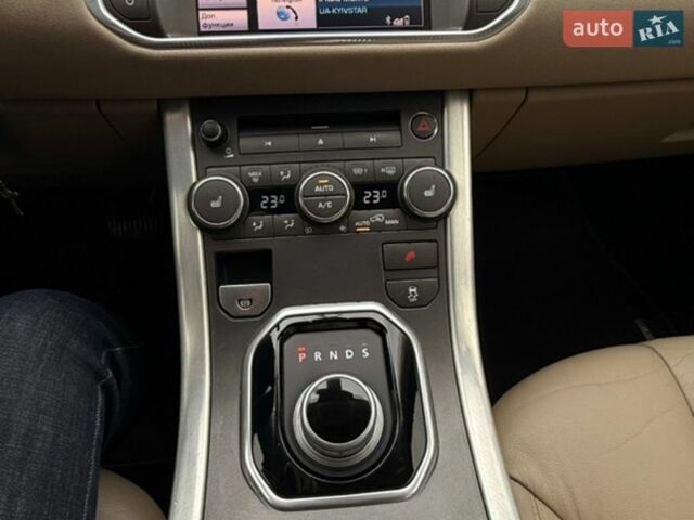 Сірий Ленд Ровер Рендж Ровер Евок, об'ємом двигуна 2 л та пробігом 280 тис. км за 14800 $, фото 31 на Automoto.ua