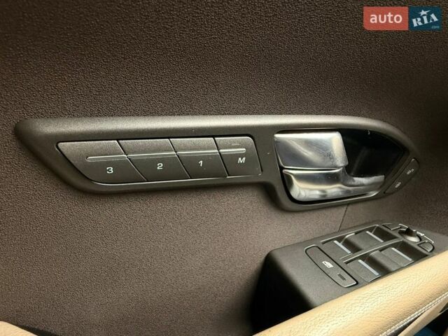 Сірий Ленд Ровер Рендж Ровер Евок, об'ємом двигуна 2 л та пробігом 280 тис. км за 14800 $, фото 33 на Automoto.ua