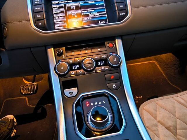 Сірий Ленд Ровер Рендж Ровер Евок, об'ємом двигуна 2 л та пробігом 24000 тис. км за 16100 $, фото 5 на Automoto.ua