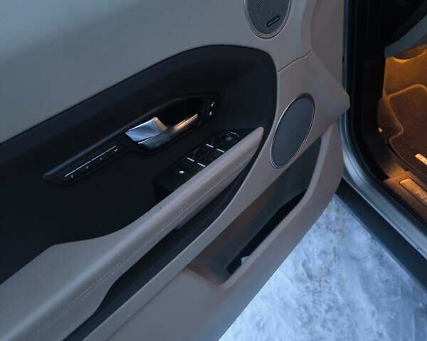 Сірий Ленд Ровер Рендж Ровер Евок, об'ємом двигуна 2 л та пробігом 240 тис. км за 16100 $, фото 14 на Automoto.ua