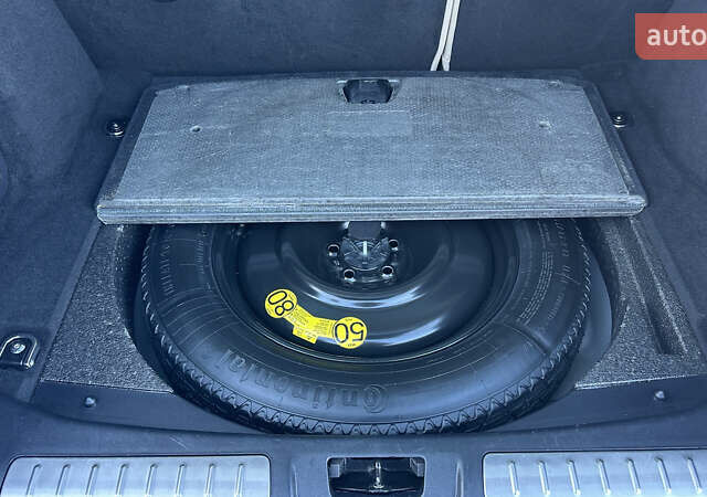 Сірий Ленд Ровер Рендж Ровер Евок, об'ємом двигуна 2 л та пробігом 240 тис. км за 13350 $, фото 24 на Automoto.ua