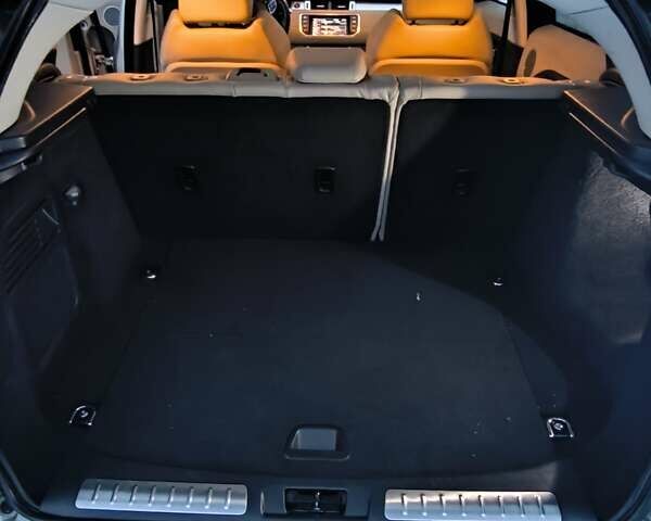 Сірий Ленд Ровер Рендж Ровер Евок, об'ємом двигуна 2 л та пробігом 240 тис. км за 16100 $, фото 10 на Automoto.ua