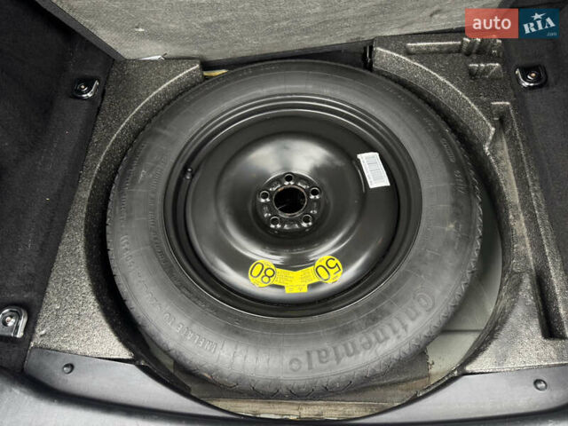 Сірий Ленд Ровер Рендж Ровер Евок, об'ємом двигуна 2 л та пробігом 144 тис. км за 13500 $, фото 6 на Automoto.ua