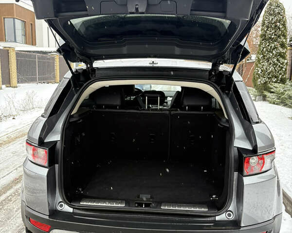 Серый Ленд Ровер Рендж Ровер Эвок, объемом двигателя 2 л и пробегом 250 тыс. км за 13500 $, фото 6 на Automoto.ua