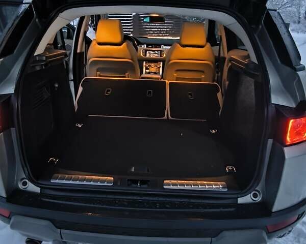 Сірий Ленд Ровер Рендж Ровер Евок, об'ємом двигуна 2 л та пробігом 240 тис. км за 16100 $, фото 11 на Automoto.ua