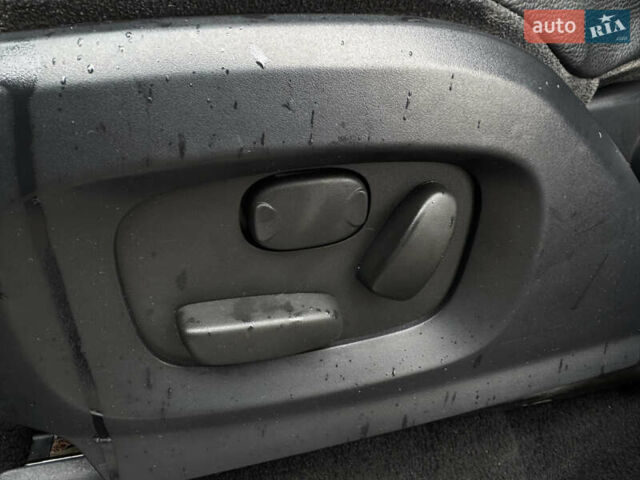 Сірий Ленд Ровер Рендж Ровер Евок, об'ємом двигуна 2 л та пробігом 144 тис. км за 13500 $, фото 13 на Automoto.ua