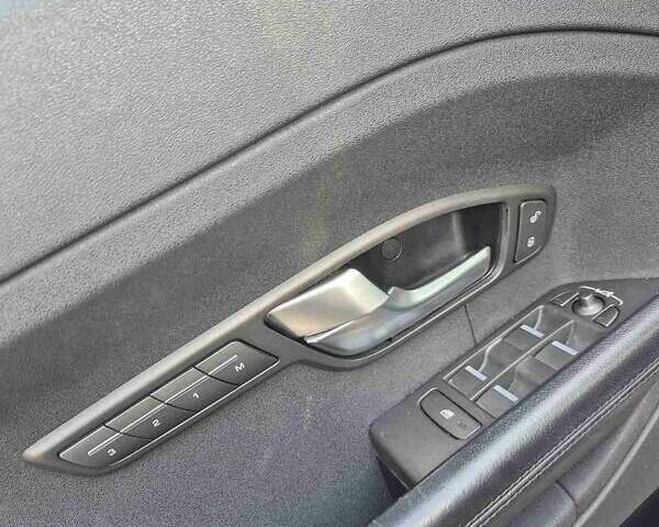 Серый Ленд Ровер Рендж Ровер Эвок, объемом двигателя 2 л и пробегом 219 тыс. км за 16500 $, фото 4 на Automoto.ua