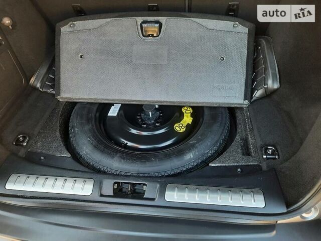 Сірий Ленд Ровер Рендж Ровер Евок, об'ємом двигуна 2 л та пробігом 137 тис. км за 15555 $, фото 29 на Automoto.ua