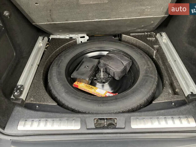 Сірий Ленд Ровер Рендж Ровер Евок, об'ємом двигуна 2 л та пробігом 183 тис. км за 16200 $, фото 8 на Automoto.ua