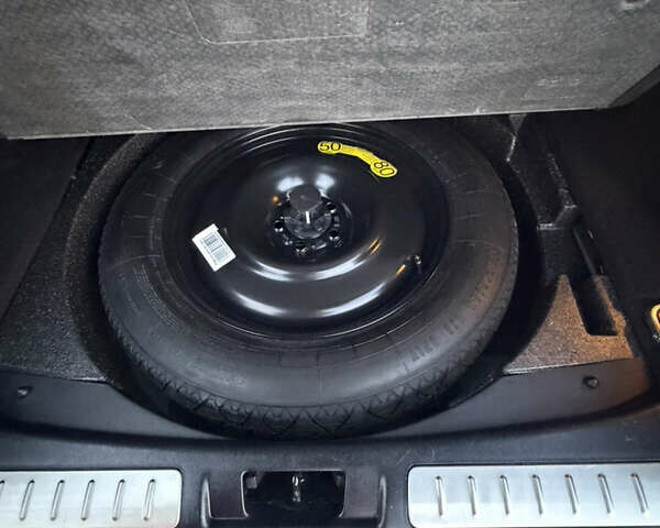 Серый Ленд Ровер Рендж Ровер Эвок, объемом двигателя 2 л и пробегом 216 тыс. км за 16000 $, фото 14 на Automoto.ua