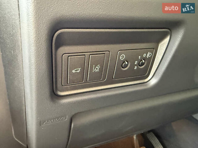 Сірий Ленд Ровер Рендж Ровер Евок, об'ємом двигуна 2 л та пробігом 158 тис. км за 17900 $, фото 25 на Automoto.ua