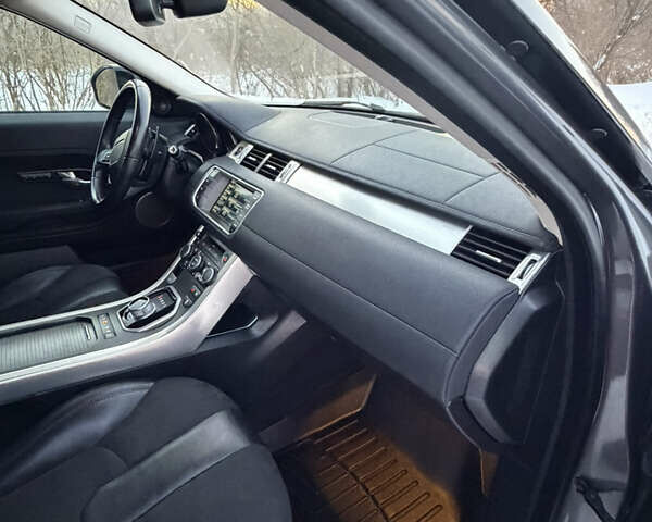 Серый Ленд Ровер Рендж Ровер Эвок, объемом двигателя 2 л и пробегом 216 тыс. км за 16000 $, фото 32 на Automoto.ua