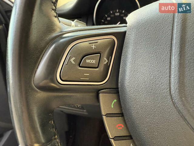 Сірий Ленд Ровер Рендж Ровер Евок, об'ємом двигуна 2 л та пробігом 158 тис. км за 17900 $, фото 24 на Automoto.ua