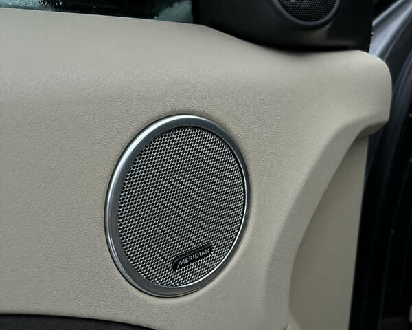 Сірий Ленд Ровер Рендж Ровер Евок, об'ємом двигуна 2 л та пробігом 184 тис. км за 14950 $, фото 12 на Automoto.ua