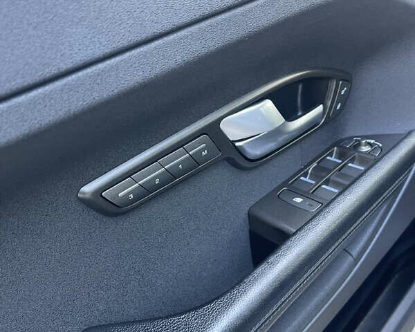 Сірий Ленд Ровер Рендж Ровер Евок, об'ємом двигуна 2 л та пробігом 104 тис. км за 18700 $, фото 28 на Automoto.ua