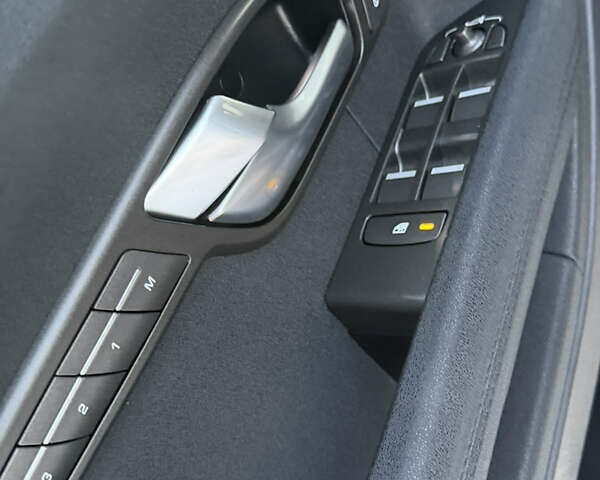 Серый Ленд Ровер Рендж Ровер Эвок, объемом двигателя 2 л и пробегом 216 тыс. км за 16000 $, фото 41 на Automoto.ua