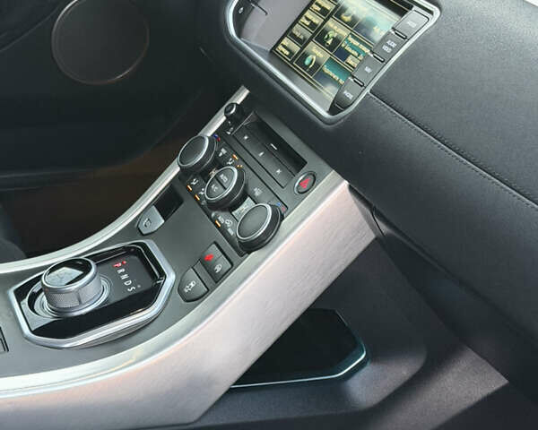 Серый Ленд Ровер Рендж Ровер Эвок, объемом двигателя 2 л и пробегом 216 тыс. км за 16000 $, фото 33 на Automoto.ua