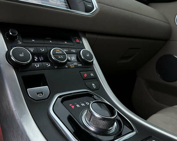 Сірий Ленд Ровер Рендж Ровер Евок, об'ємом двигуна 2 л та пробігом 184 тис. км за 14950 $, фото 17 на Automoto.ua