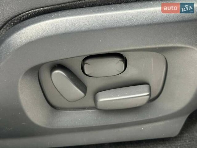 Сірий Ленд Ровер Рендж Ровер Евок, об'ємом двигуна 2 л та пробігом 219 тис. км за 11800 $, фото 33 на Automoto.ua