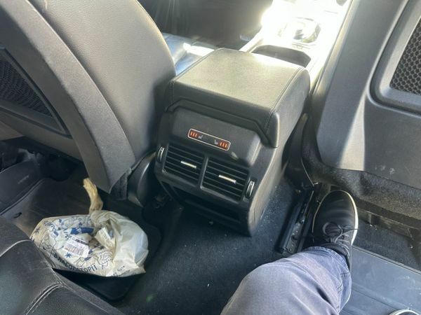 Сірий Ленд Ровер Рендж Ровер Евок, об'ємом двигуна 2 л та пробігом 220 тис. км за 12999 $, фото 9 на Automoto.ua