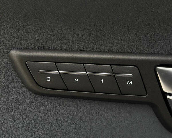 Серый Ленд Ровер Рендж Ровер Эвок, объемом двигателя 2 л и пробегом 204 тыс. км за 13999 $, фото 9 на Automoto.ua