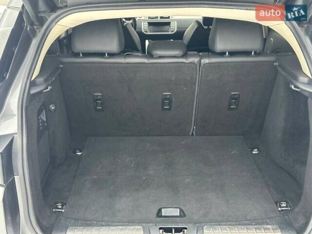 Сірий Ленд Ровер Рендж Ровер Евок, об'ємом двигуна 2 л та пробігом 219 тис. км за 11800 $, фото 34 на Automoto.ua