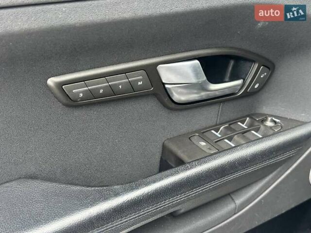 Сірий Ленд Ровер Рендж Ровер Евок, об'ємом двигуна 2 л та пробігом 219 тис. км за 11800 $, фото 18 на Automoto.ua