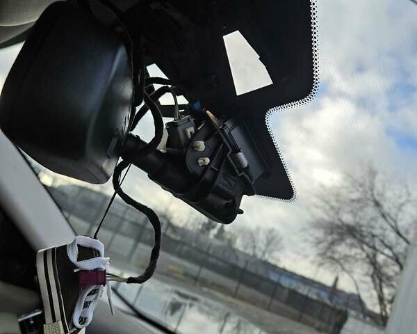 Сірий Ленд Ровер Рендж Ровер Евок, об'ємом двигуна 2 л та пробігом 239 тис. км за 17000 $, фото 19 на Automoto.ua