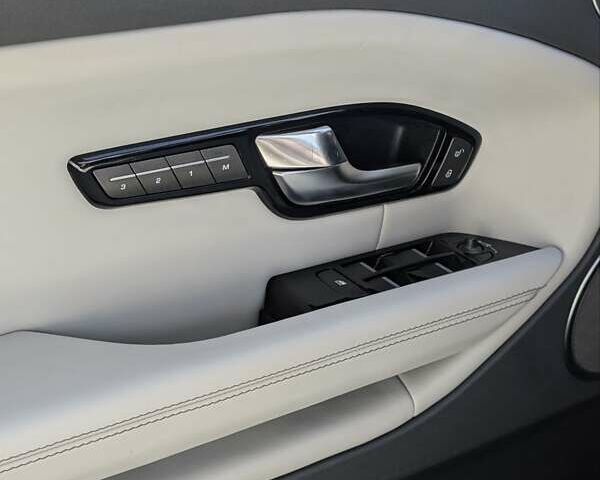 Сірий Ленд Ровер Рендж Ровер Евок, об'ємом двигуна 2 л та пробігом 136 тис. км за 21500 $, фото 25 на Automoto.ua