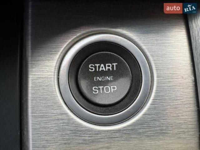 Сірий Ленд Ровер Рендж Ровер Евок, об'ємом двигуна 2 л та пробігом 142 тис. км за 22490 $, фото 23 на Automoto.ua