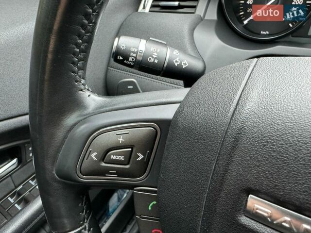 Сірий Ленд Ровер Рендж Ровер Евок, об'ємом двигуна 2.18 л та пробігом 104 тис. км за 19500 $, фото 20 на Automoto.ua