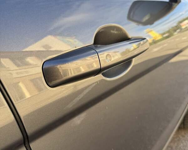 Сірий Ленд Ровер Рендж Ровер Евок, об'ємом двигуна 2 л та пробігом 177 тис. км за 20250 $, фото 20 на Automoto.ua