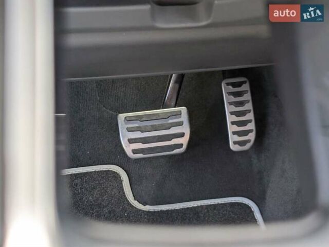 Сірий Ленд Ровер Рендж Ровер Евок, об'ємом двигуна 2 л та пробігом 136 тис. км за 21500 $, фото 29 на Automoto.ua