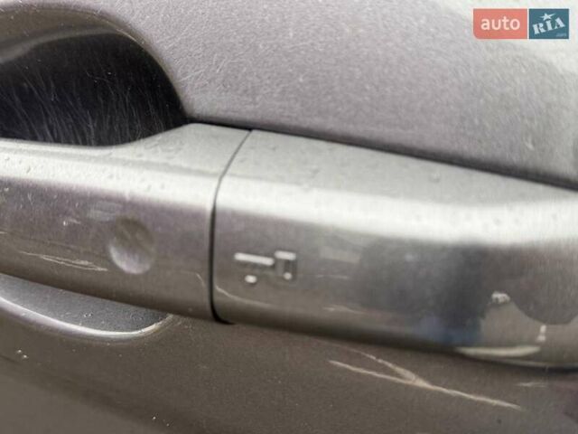 Сірий Ленд Ровер Рендж Ровер Евок, об'ємом двигуна 2 л та пробігом 142 тис. км за 18990 $, фото 15 на Automoto.ua